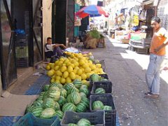 ORAN AOUT 2007 etalage de pasteques et de melons gambetta